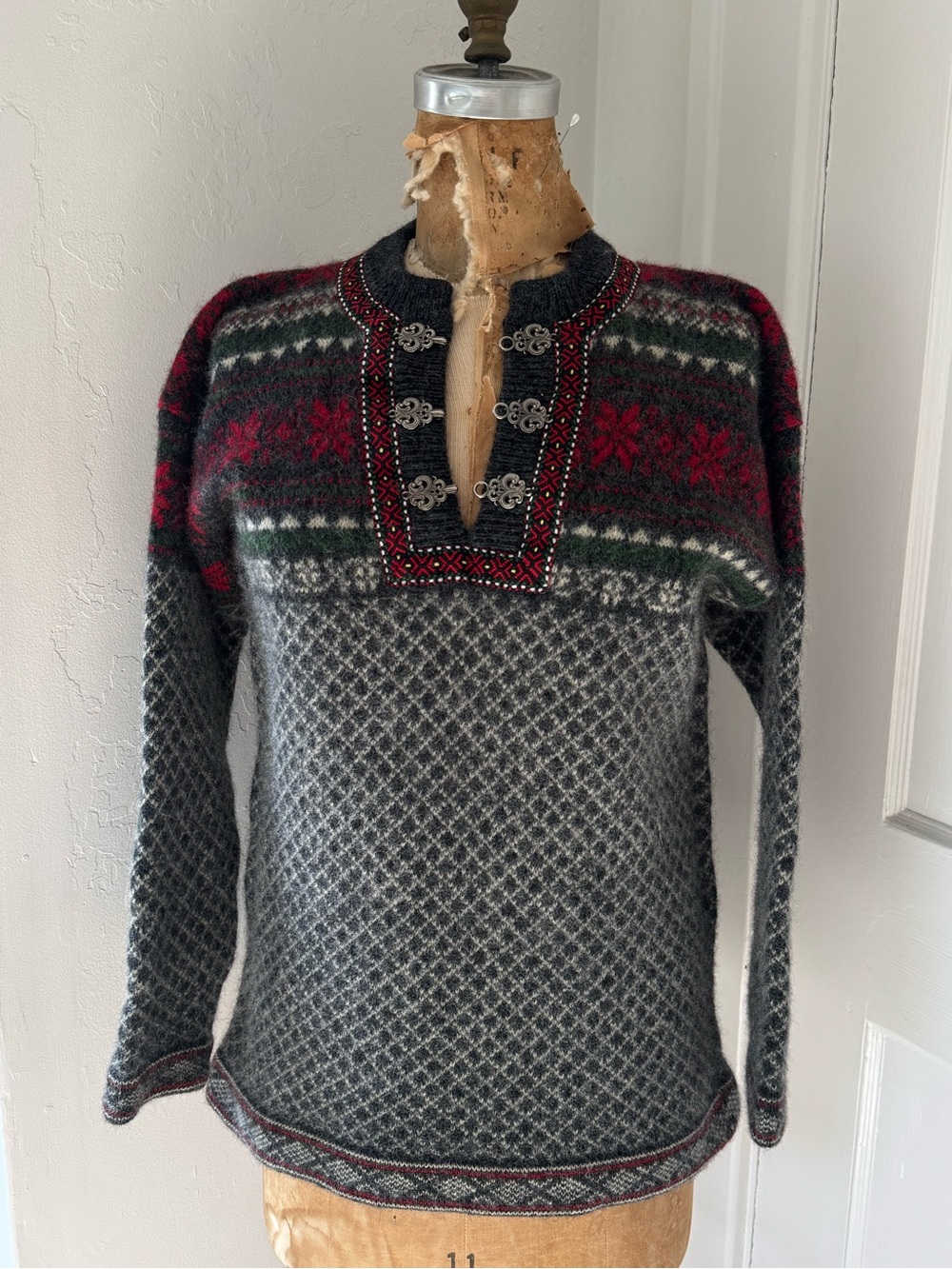 VINTAGE Squaw Valley 100% Wool Sweater - Picture 15 of 16